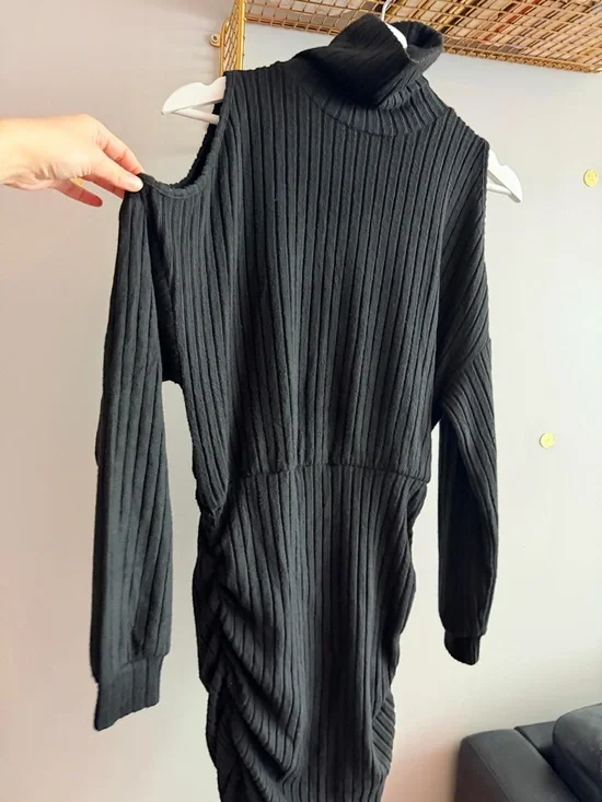 Black Ribbed Turtleneck Midi Dress – Long Sleeve, Ruched Detail - Picture 4 of 7